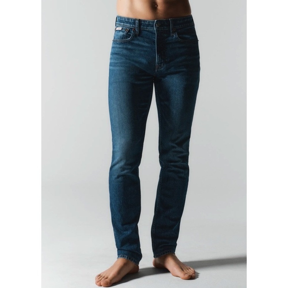 NWT Calvin Klein Mens Straight Leg Jeans Light Wash Liberty Blue 33x30 NWT